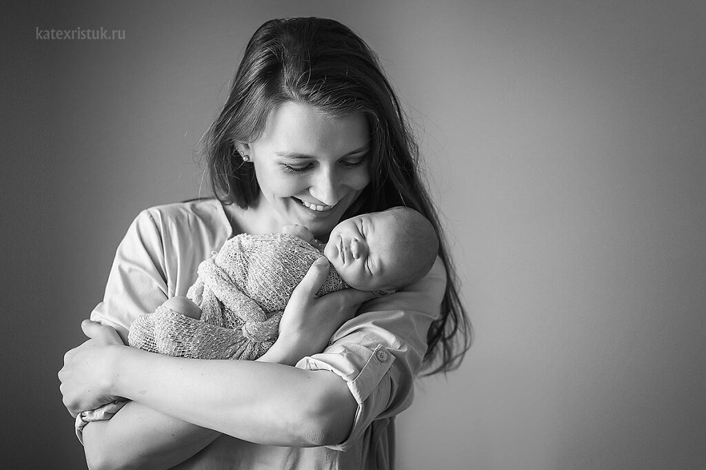 Новорожденный малыш с мамой фото