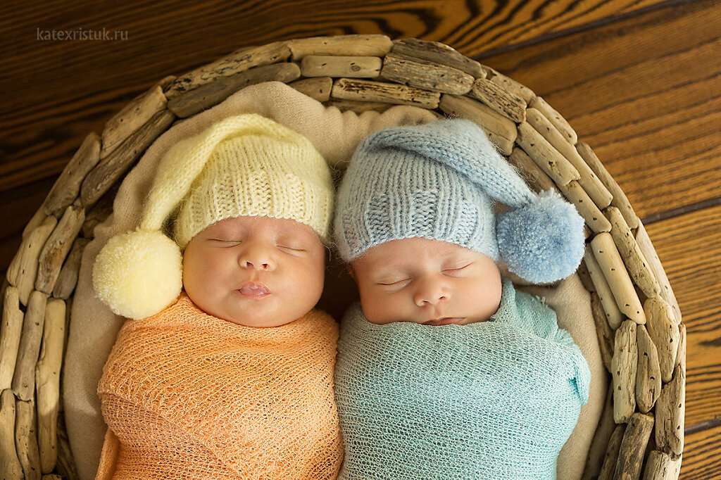 Фотосессия новорожденного в Москве близнецы